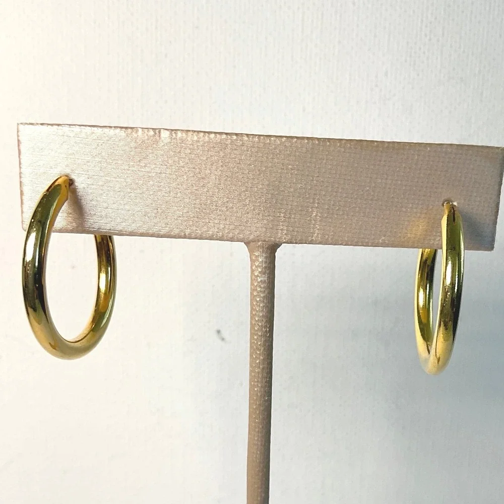 Hoop Earrings Gold Tone Metal Snap Closure Classic Style New